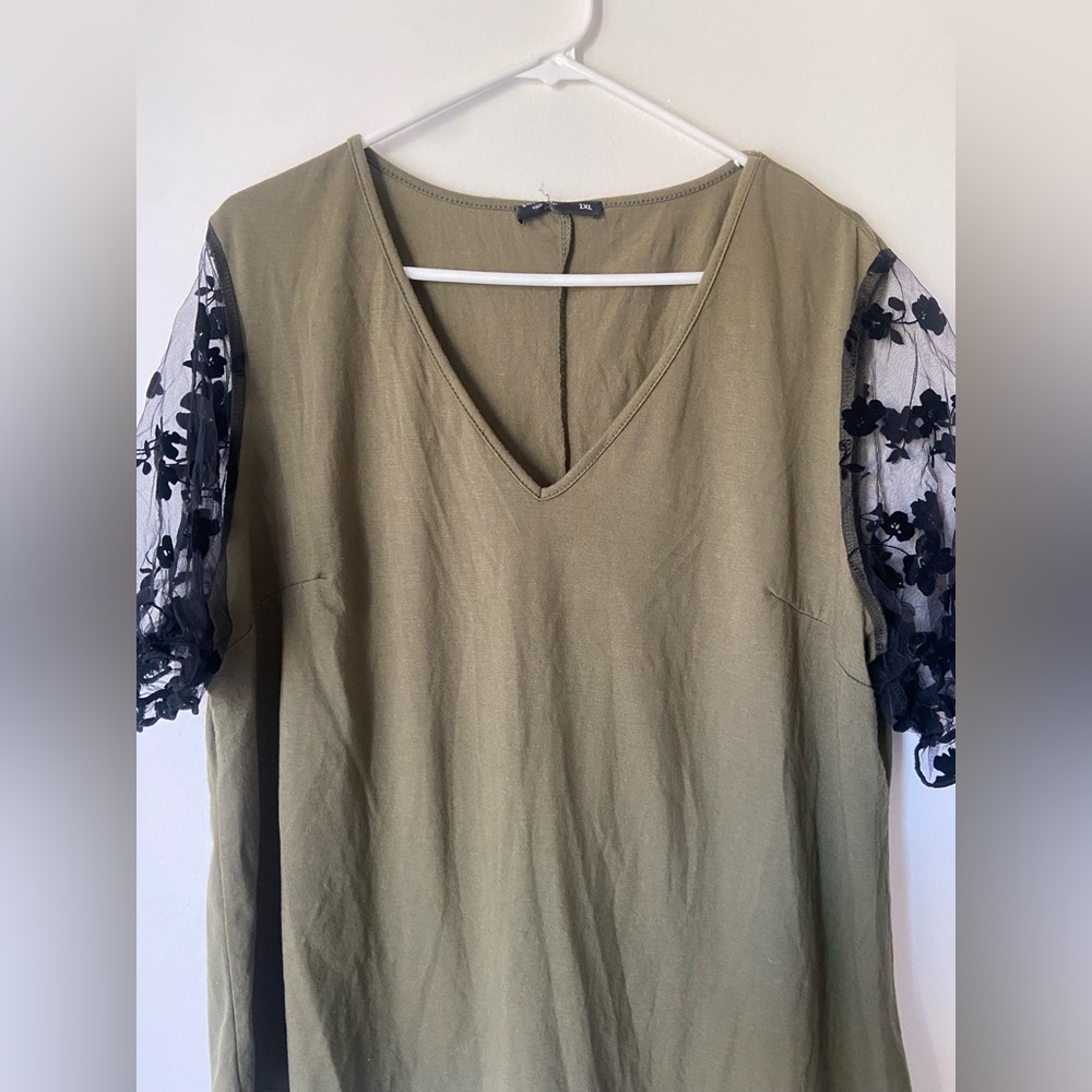 SHEIN Plus Floral Mesh Curve Green Sleeve Tee - Picture 3 of 9